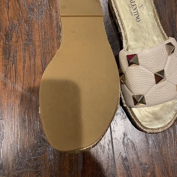 Valentino slides - Picture 3 of 4
